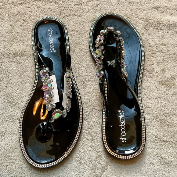 Stylish slip on embellished thong sandals in black by Shoe Dazzle. - Picture 2 of 6